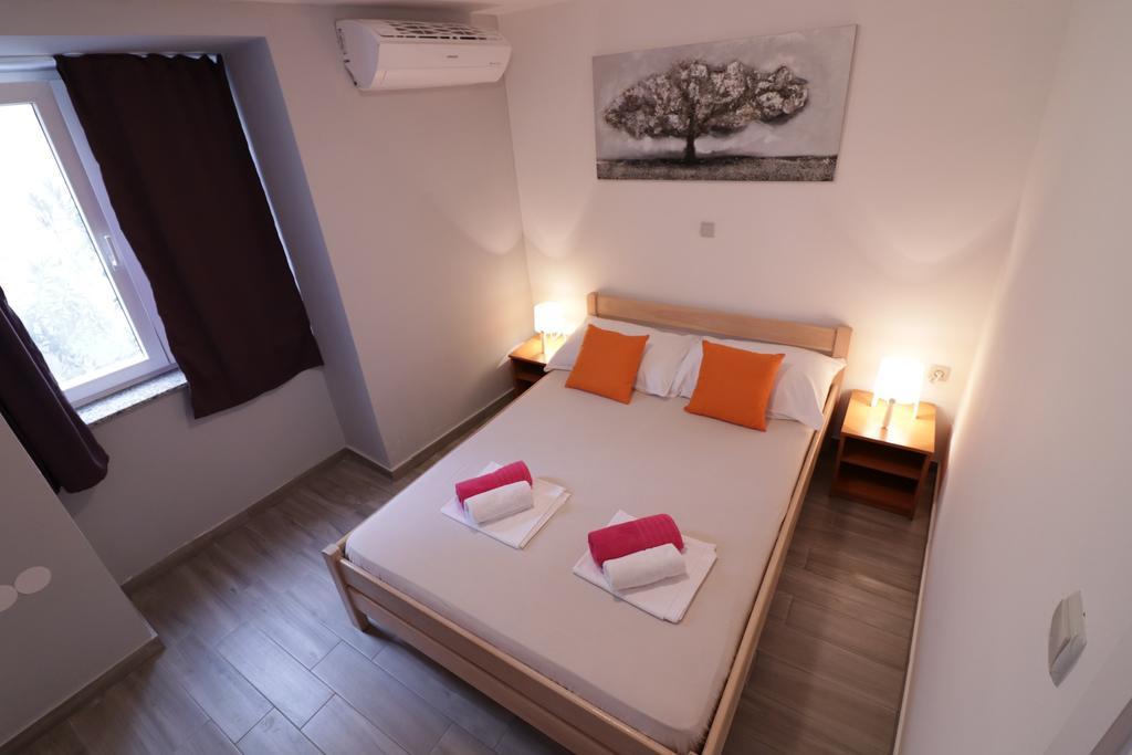 Apartments In City Center Ventus Novalja Rum bild